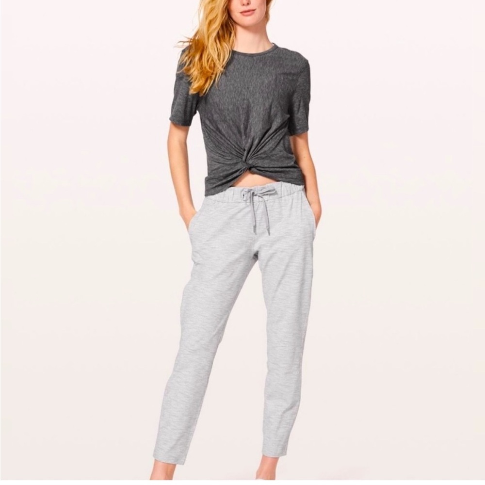 1 Lululemon on the fly pants joggers size 4 EUC